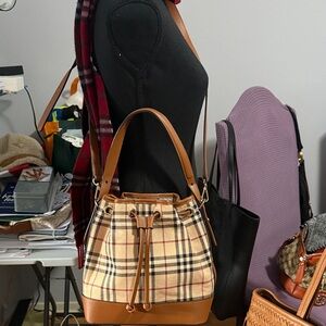 Un brandedPlaid Bucket Bag with Tan Accents